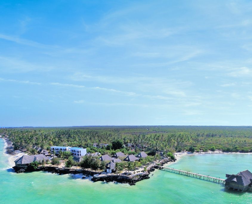 Drohnenaufnahme des Reef & Beach Hotel Sansibar